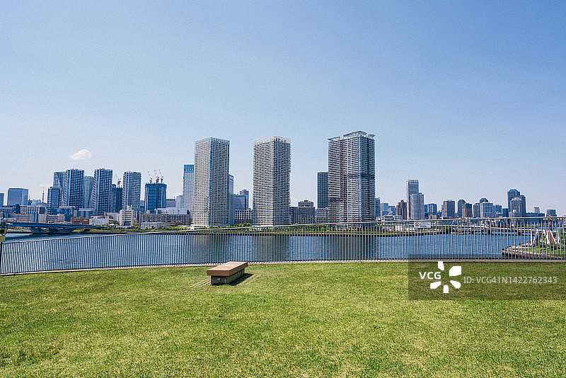 蓝天下的东京海湾景色图片素材