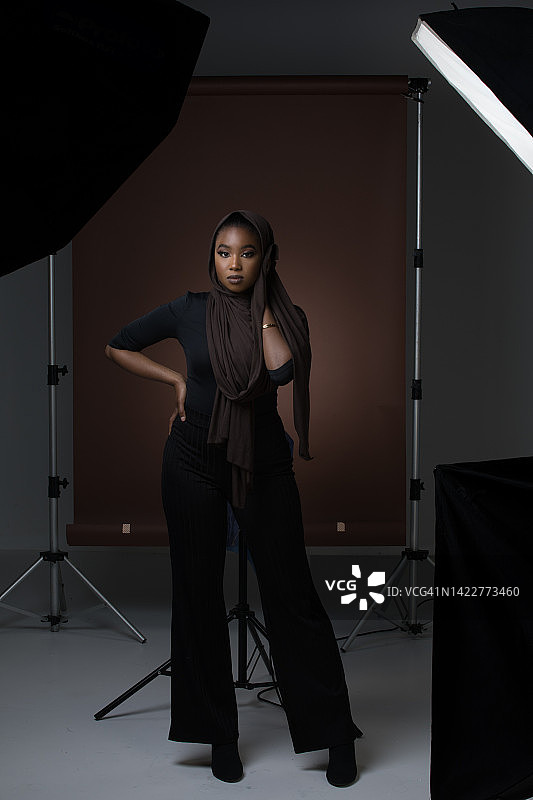 美丽的非洲女模特生活照图片素材