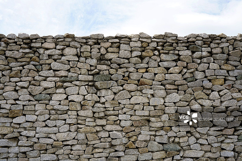 天空景色和石墙图片素材