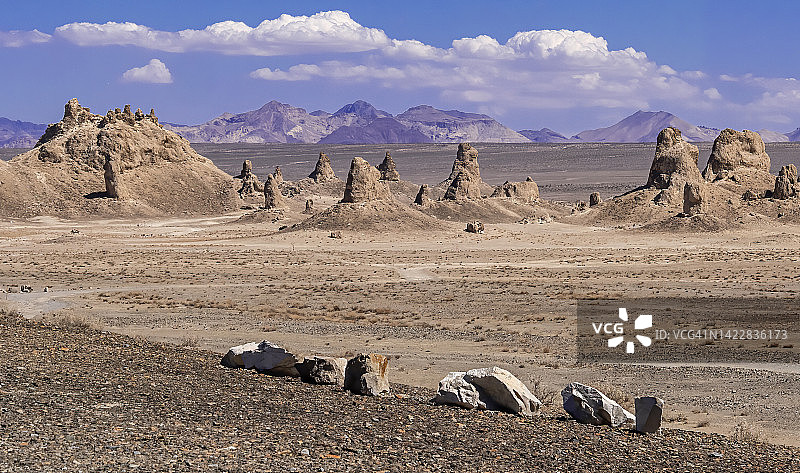 特罗纳石灰华塔图片素材