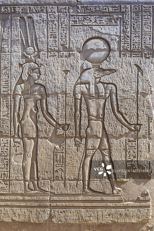 砂岩中的鳄鱼神索贝克浅浮雕图片素材