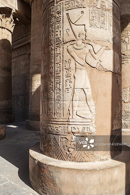 砂岩柱上的浅浮雕图片素材