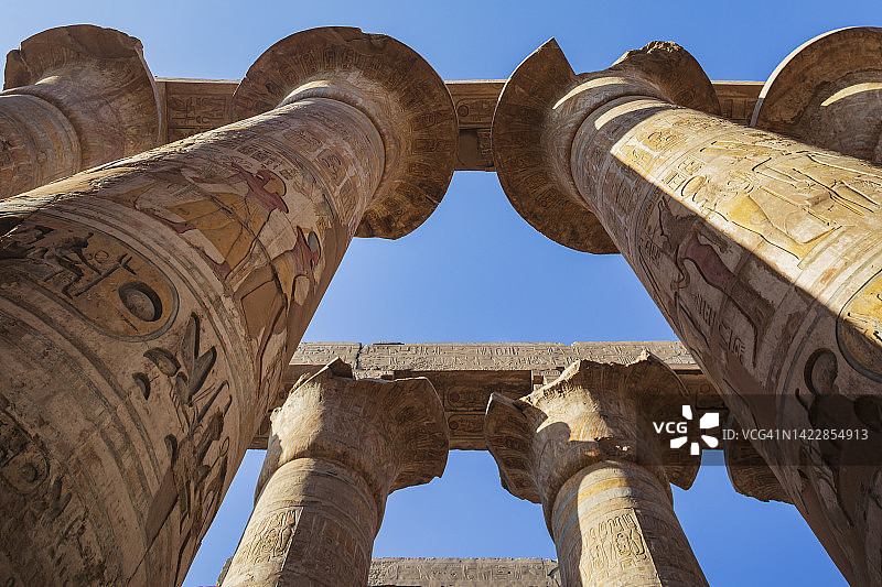 卡纳克神庙的象形文字柱图片素材