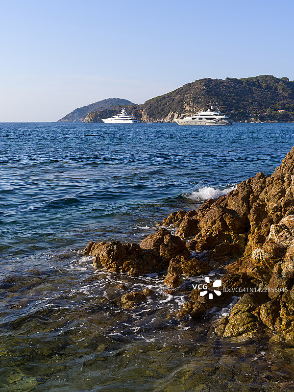 意大利托斯卡纳比奥多拉厄尔巴岛海岸线图片素材