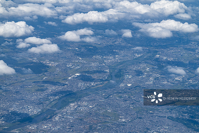 从飞机上俯瞰日本神奈川县的厚木市和海老名市图片素材