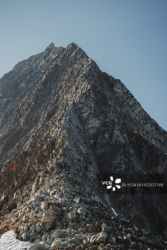 唐纳德山日出时分的壮丽山脊图片素材
