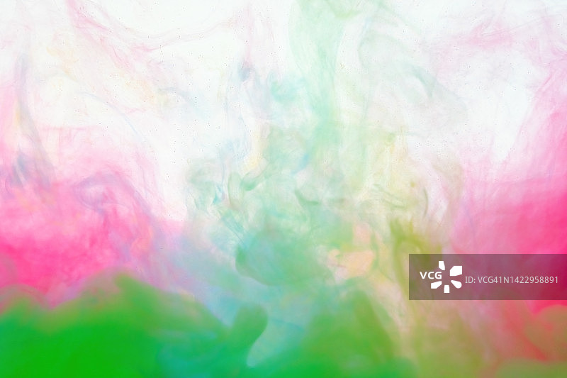 水中墨色颜料倾倒的抽象效果图片素材