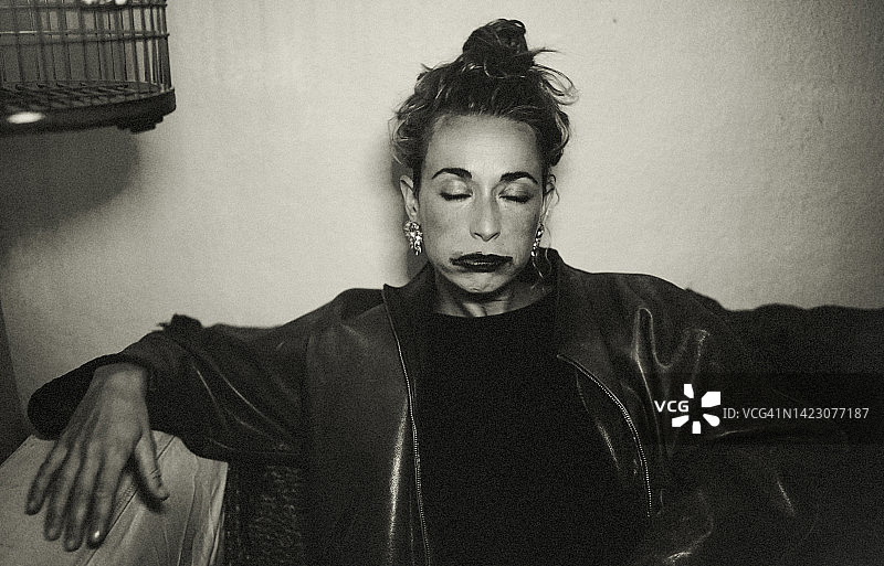 聚会后的疲惫图片素材