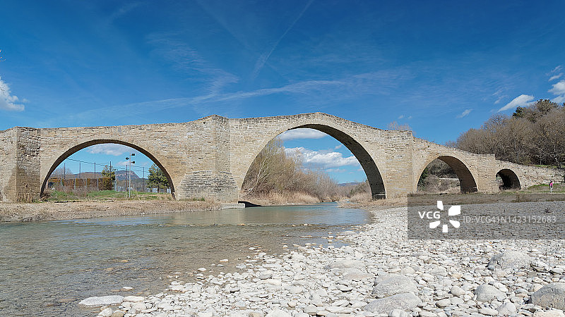 阿拉贡的中世纪桥梁图片素材