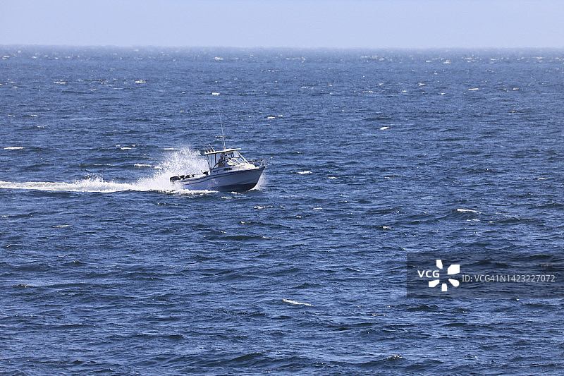 高速渔船图片素材