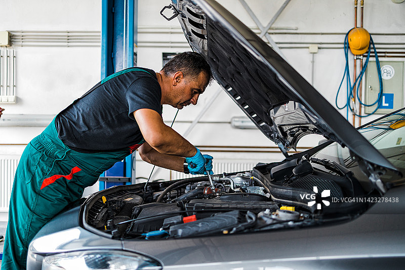 汽车修理工服务与维修图片素材