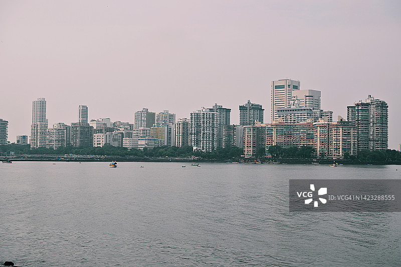 从海洋大道看孟买天际线图片素材