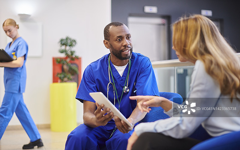 医院等待消息图片素材