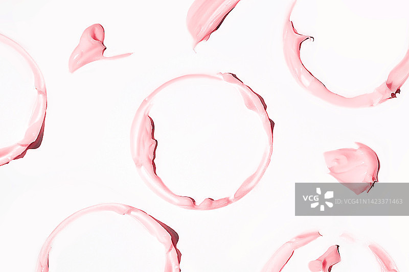 化妆品圆形涂抹 - 粉色染发膜或面霜、护手霜、BB霜的质地。图片素材