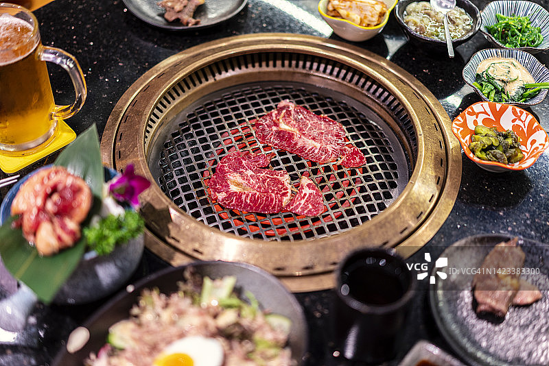 日式烤肉烤牛肉特写图片素材