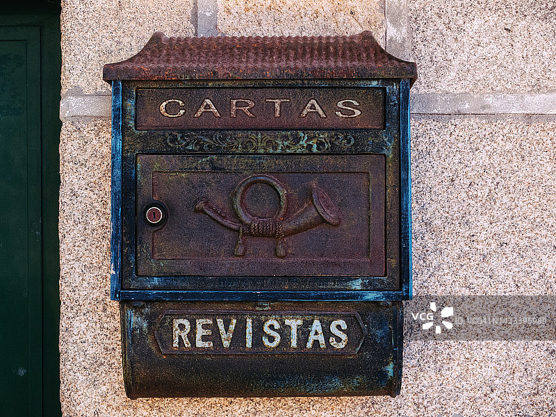 西班牙语的生锈邮箱图片素材