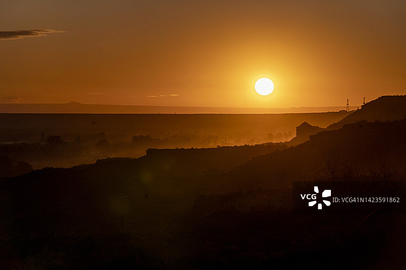石油能源与日落，日出图片素材