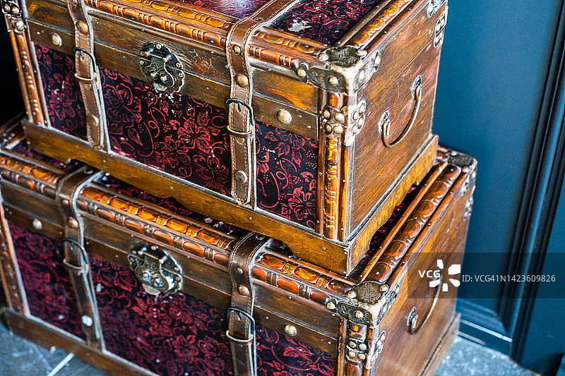 复古木质手提箱图片素材