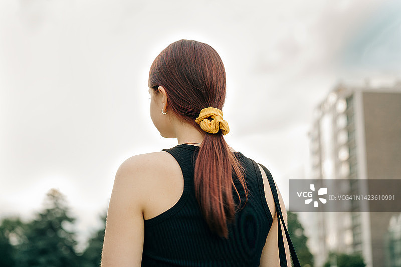 露齿微笑的年轻少女特写图片素材