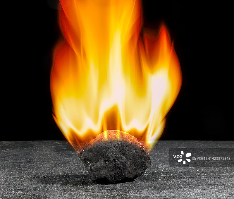 燃烧的煤块插画图片素材