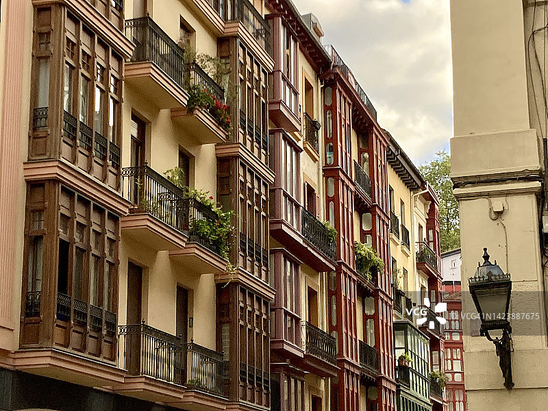 西班牙毕尔巴鄂老城区小巷图片素材