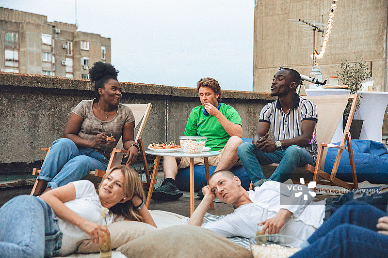 屋顶露天电影体验图片素材