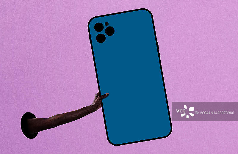 手持智能手机的插画图片素材