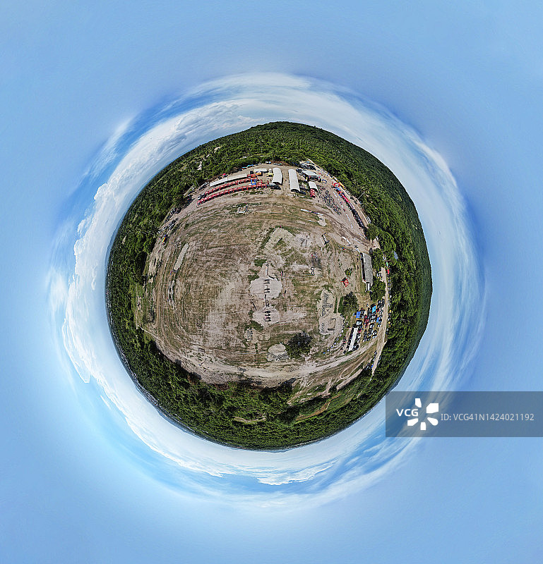 航拍旋转的小星球图片素材