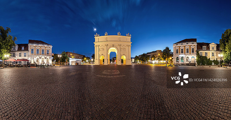 勃兰登堡门和路易森广场（波茨坦/勃兰登堡，德国）图片素材