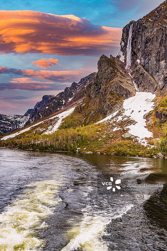 纽芬兰格罗斯莫讷国家公园的西部布鲁克池塘图片素材