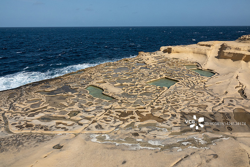戈佐岛的盐田图片素材