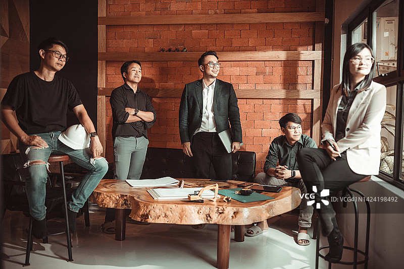 亚洲青年工程师团队图片素材