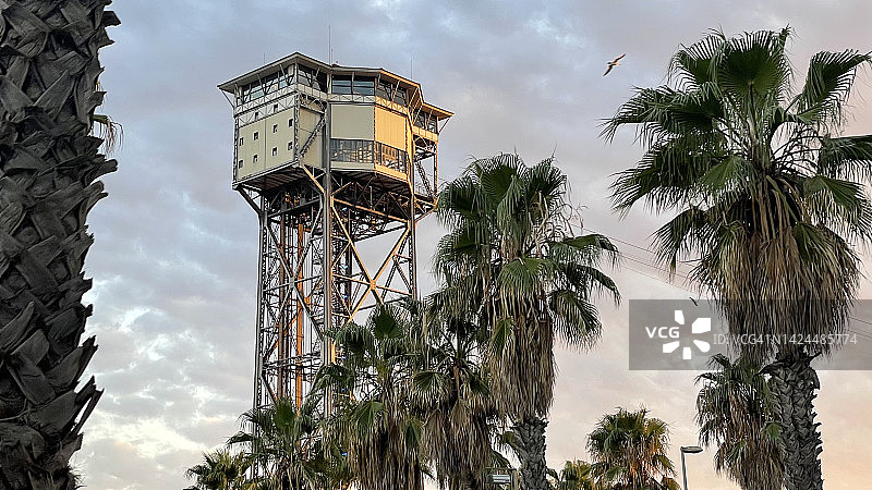 巴塞罗那港口缆车日落图片素材