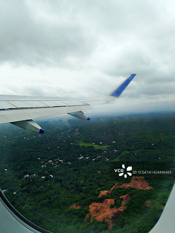 马塔努尔/坎努尔/舷窗座位/飞机鸟瞰图图片素材