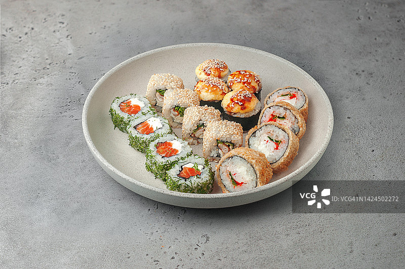 寿司套餐寿司卷灰色背景图片素材