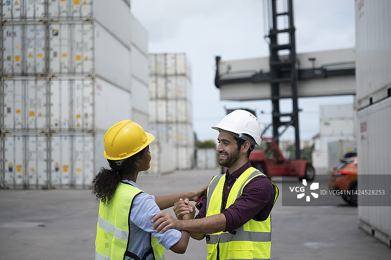 冷藏集装箱船运工程师图片素材