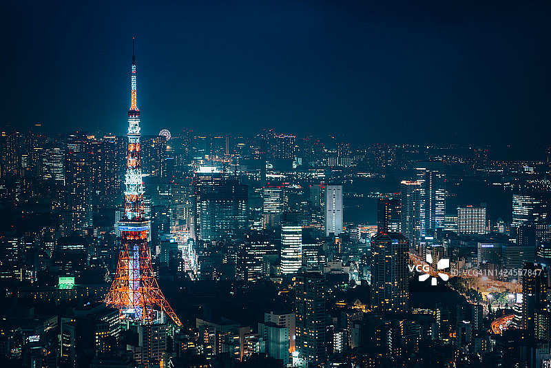 东京城市景观与东京塔（港区，日本东京）图片素材