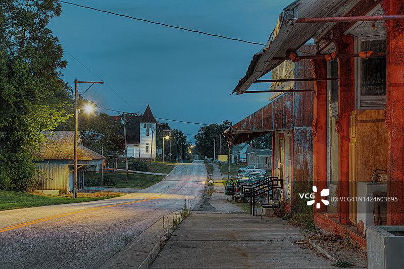 暮色下的橡树岭图片素材