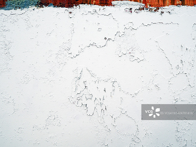 英国伦敦生锈金属板上的白色油漆图片素材