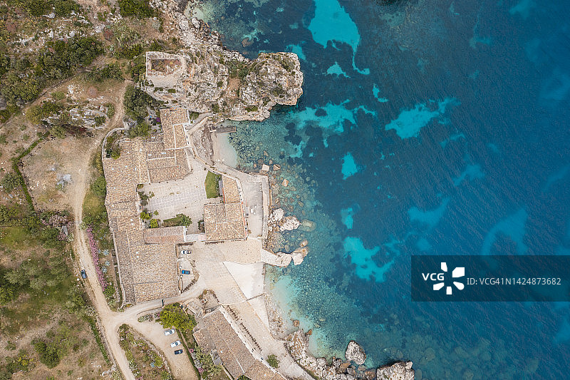 意大利西西里岛斯科佩洛Tonnara的绿松石色海水图片素材