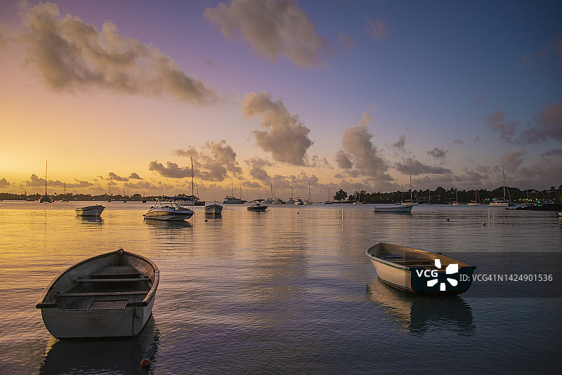 毛里求斯西北海岸大湾热带泻湖上的日落图片素材