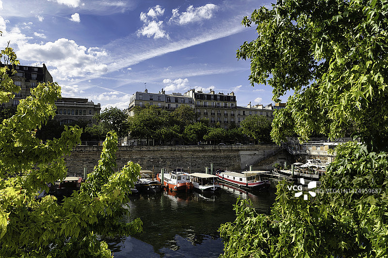 巴黎阿森纳港和圣马丁运河图片素材