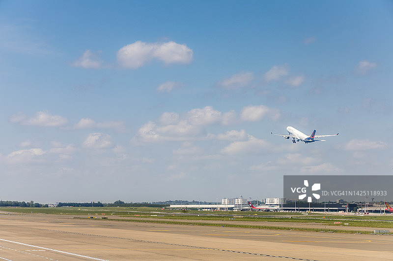 从布鲁塞尔机场起飞的飞机图片素材