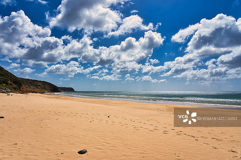 萨莱马海滩，葡萄牙阿尔加维图片素材