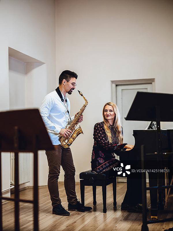 钢琴和萨克斯二重奏练习图片素材