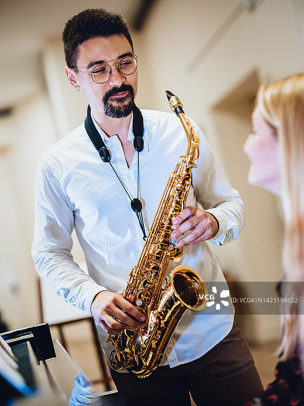 钢琴和萨克斯二重奏练习图片素材