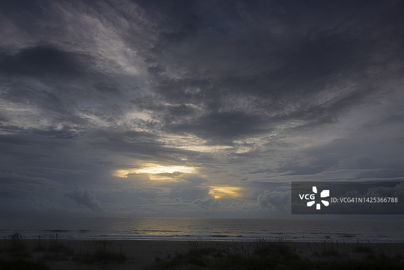 海滩、旅行云彩天空背景图片素材