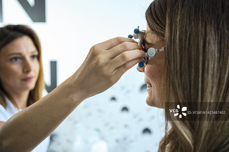 告诉我你现在看到了什么图片素材