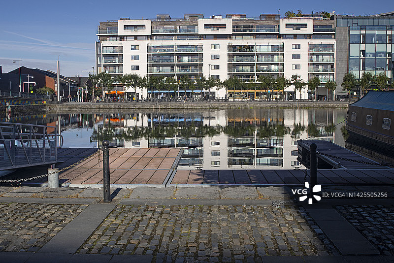 都柏林硅谷码头的咖啡馆、办公室和公寓图片素材