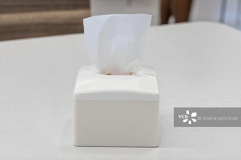 桌上的纸巾盒图片素材